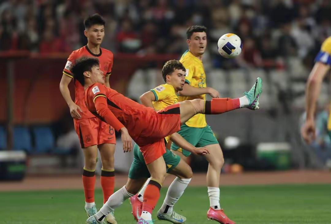 皇冠体育官方网站-进退两难争斗足球舞台上欧洲豪强厮杀(拜仁慕尼黑队歌完整版)