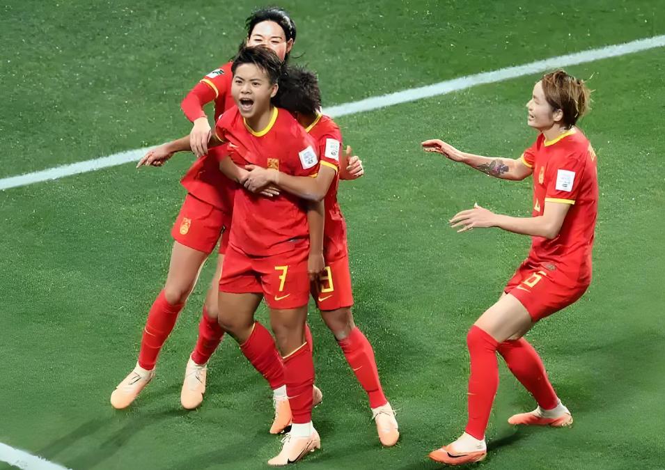 奥地利女足队员气势如虹，取得意外胜利