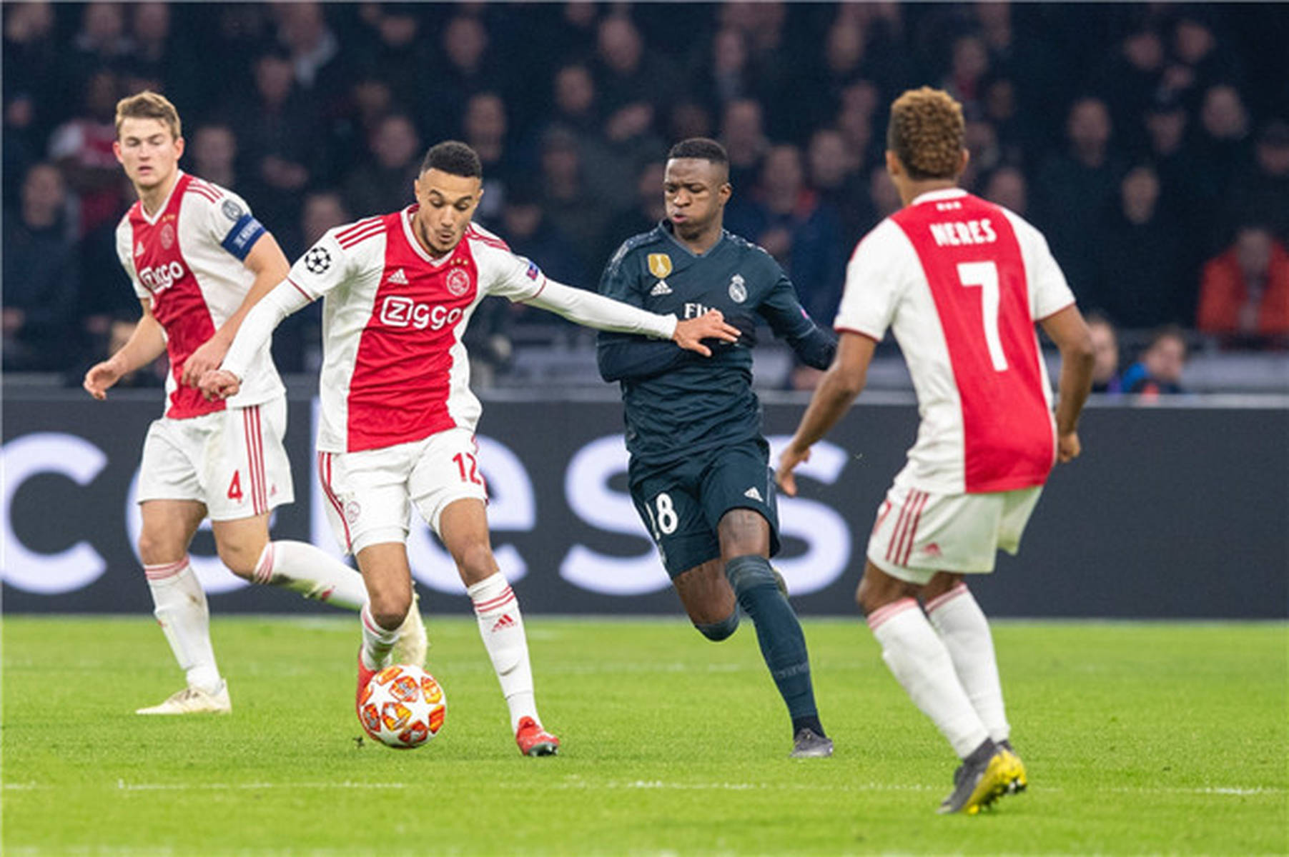 关于尤文图斯逼平阿贾克斯，小组垫底的信息